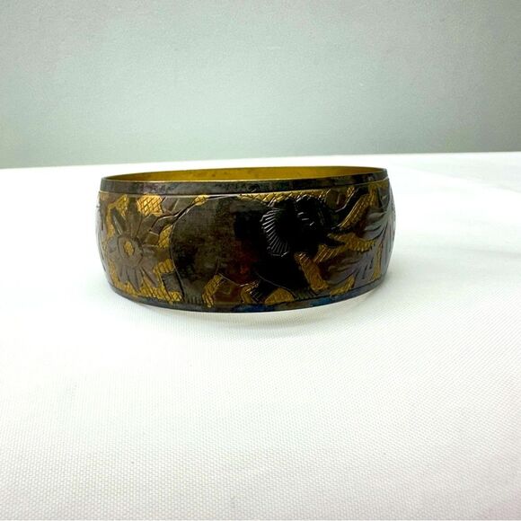elephant bangle. pattern repeated 3 times around band. 2.75 inch diameter - Picture 2 of 3